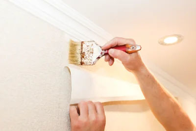 Pose de papier peint à Gien — revêtements muraux et toiles de verre